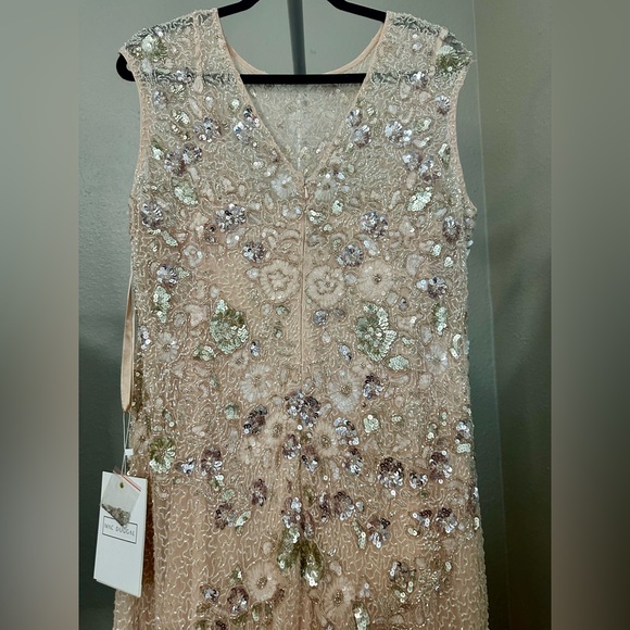 NWT | Mac Duggal Embellished Bateau Neck Cap Sleeve Gown Style 5500 | Size 14 - Picture 6 of 9